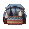 Bolso estilo bohemio con bordado multicolor y flecos en la variante azul y roja - Azul claro