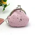 Detail der floralen Stoff-Geldbörse mit Metallrahmen und praktischem Schlüsselring-Hänger - Rosa