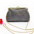 Zilveren glitter avondtasje voor dames met goudkleurig montuur en metalen ketting - Zwart