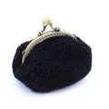 Petit porte-monnaie en peluche noire avec fermoir métallique bronze de style baroque - Noir