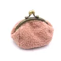 Porte-monnaie en peluche rose avec fermoir baiser rétro et texture sherpa douce - Khaki