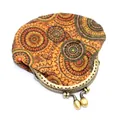 Vue détaillée du porte-monnaie vintage en liège avec motif mandala et fermoir rétro - Bracelet Grands et Petits Cercles