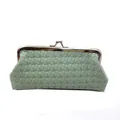Mintgroene geweven PU-leren clutch met zilveren kiss-lock sluiting en reliëf textuurontwerp - Lichtgroen