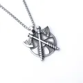 Collier vintage en acier inoxydable avec pendentif bouclier et haches sur chaîne box - Double Hache