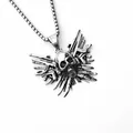 Pendentif crâne gothique avec ailes de fusils en acier inoxydable poli sur chaîne box - Plusieurs Pistolets + Chaîne en Acier Inoxydable