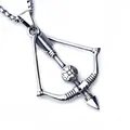 Collier avec pendentif arc et flèche de style vintage avec gravures et chaîne maille - Arc et Flèche + Chaîne en Acier Inoxydable