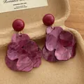 Elegante Vintage-Ohrringe mit dunkelroten Blumenmustern und Marmoreffekt-Blütenblättern - Dunkelviolett (E206)