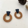 Detail of bohemian triangle resin earrings with brown rattan woven round rings - Dark Rattan - Dark Blue