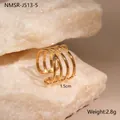 Nahaufnahme der vergoldeten mehrlagigen offenen Ring mit 1,5cm Breite auf Stein - Mehrschichtiger Hohler Geometrischer Stil (NMSR-J513-5)
