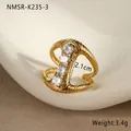 Makroaufnahme von 18K vergoldetem Mehrschichtring mit Kordelstruktur und vier Zirkonia - Vier Zirkonia Stil (NMSR-K235-3)