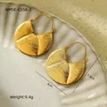 Schicke 18K vergoldete klobige Hammerschlag-Ohrringe im unregelmäßigen Scheiben-Design - Unregelmäßiger Gehämmerter Runder Stil (NMSE-C558-2) / 18K-Gold / Gold