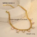 Détail d'un bracelet gourmette doré avec six breloques en cristal rose sur pierre - Goutte d'eau Zircone Rose (NMSB-E658-4)