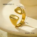 Detailopname van 18K vergulde titanium ring met maat 2,29 cm en gewicht 12,6 g - Organische Gestroomlijnde Vormstijl (NMSR-F557-1)