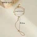Dettaglio del bracciale da dito in titanio dorato con zirconi e misure della lunghezza - Catena a Maglie con Strass Oro (NMSB-K252-2)