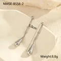 Detail van druppeloorbellen met een lengte van 5,0 cm en gewicht van 8,8 g op stenen decor - Zilveren Waterdruppel Stijl (NMSE-B556-2) / 18K goud