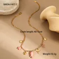 Dettaglio della collana dorata stile oceano con ciondoli stella marina e conchiglia - Collana Pesciolino Rosa (NMSN-F417-1) / Oro 18K