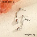 Detailopname van zilveren druppeloorbellen met metalen kralen, 4,5cm lang en 5,4g zwaar - Zilveren Ovalen Stijl (NMSE-B557-2) / 18K goud