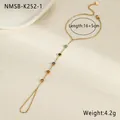 Catena da mano in acciaio inossidabile dorato con zirconi colorati su superficie testurizzata - Cinque Pietre Colori Misti Oro (NMSB-K252-1)