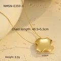 Detailansicht des goldenen Sternanhängers an Schlangenkette mit Maßen 40,5+5,5cm und 8,9g Gewicht - 18K Reinheit / Goldenes Kreuz (NMSN-E359-3)