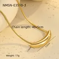 Nahaufnahme der Gold-Schlangenkette mit Maßen für Länge und den Kettenanhänger - 18K Reinheit / Goldenes Gebogenes Rohr (NMSN-E3510-3)
