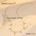 Detalle del collar de cuentas bañadas en oro con dijes de sol y medidas de la cadena - Collar Dorado Con Cuentas Naranjas