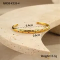 Detailweergave van gouden roestvrijstalen armband met gekleurde sterren en maten - Gouden Kleurrijke Zirkonia Stijl (NMSB-K326-4) / 18K goud