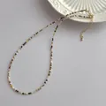 Makroaufnahme einer 2mm Perlenkette mit verstellbarer Verlängerungskette aus Gold - Ölblumen-Muschelperlen (G280) / Ölfarben