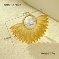 Detailed view of golden fan-shaped pearl brooch with exact size and weight specifications - Radial Fan Shape Style (NMSH-A746-1)