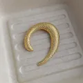 Ear cuff dorato irregolare a forma di U con texture in metallo martellato per donna - Stile A Forma Di U Martellato / Oro (F103)