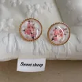 French vintage enamel flower studs with pearls and golden twisted edge in resin - Dried Flower Pearl Style / White