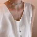 Collier ras du cou chic avec nœud argenté, longues franges et pendentifs fleuris fins - Argent