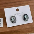 French vintage relief oval earrings with black shell female cameo and floral detail - Queen Style (P68) / Black