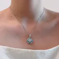 Exquisite Blumenkette mit Perlen und Türkis-Zirkon an einer silbernen Kette - Türkis Halskette (N-69)