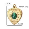 Ciondolo a cuore dorato con malachite verde e trama radiale, altezza 2,3 cm - Ciondolo Cuore Pietra Verde Raggiante (BXGPJ233)