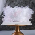 Decorazione per torte a farfalla in organza rosa e bianca con base di supporto oro - Petali Misti Rosa Bianco