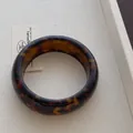 Klassischer breiter Armreif aus Harz mit Schildpattmuster im Retro-Minimalismus-Stil - Breiter Leopard Armreif (V-36) / Bernstein (Breiter Stil)