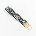 Llavero de pulsera tejido de estilo étnico con jacquard geométrico y aro de metal dorado - Copo de Nieve Geométrico Negro (Flor Geométrica-01)