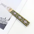 Llavero de estilo étnico tejido con bordado floral rosa y anillo dorado - Rosa Verde Amarillo Geométrico (Patrón Geométrico-03)