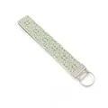 Etnische sleutelhanger met lichtgroen gebloemd jacquardkoord en zilveren metalen ring - Bleekgroen Vintage Bloemen (01-08C)