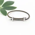 Verstellbares schwarz-gelbes Seilarmband mit silbernen Metallschnallen und Endstücken - Schwarz & Gold