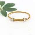Detail des zweifarbigen geflochtenen Edelstahl-Armbands in Gold und Silber mit Gleitverschluss - Gold