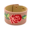 Bracelet large en cuir PU rose avec broderie de rose rouge et doubles boutons-pression dorés - Rose racine de lotus