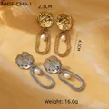 Detalle de pendientes de borla dorados y plateados con perlas y medidas exactas - Estilo de Perla Patchwork con Lámina Martillada (NMSE-C349-1)