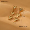 Pendientes colgantes de triple corazón dorado sobre tela de seda elegante 4,8cm - Dorado (NMSE-D324-1)