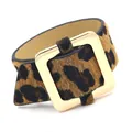 Brazalete ancho de moda con estampado de leopardo en pelo sintético y hebilla dorada - Café Oscuro