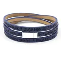 Gelaagde marineblauwe leren wikkelarmband met gegraveerde teksten en magneetsluiting - Marineblauw