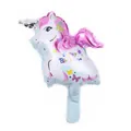 Detalle de globo de unicornio en papel de aluminio con texto Happy Birthday y melena arcoíris - Unicornio Feliz Cumpleaños