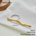 Gedetailleerde maattabel en materiaalspecificaties voor gegolfde stalen ring - Maat 6 / Goud Zilver Contrast Golfbalk (NMSR-L448-3)