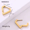 Detalle de pendientes de aro trapezoidales bañados en oro de 18K con dimensiones - Estilo Geométrico Trapezoidal (Estilo 7) / Dorado