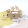 Böhmisches geflochtenes Freundschaftsarmband mit silbernen Sternnieten und Quasten - Beige (4#)